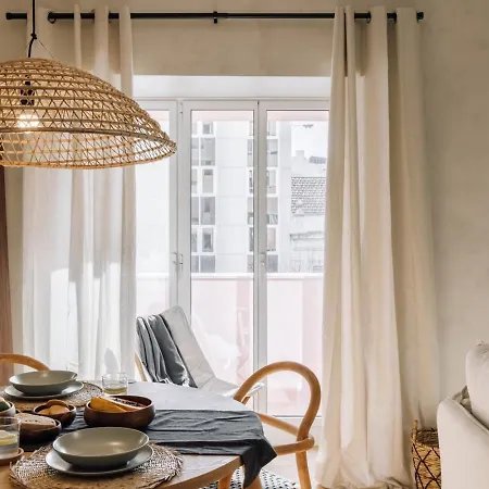 Tinggi - 1 Bedroom And Balcony In Saldanha * Lisboa