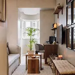 Tinggi - 1 Bedroom And Balcony In Saldanha
